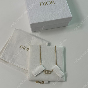 디올 쁘띠CD 목걸이 골드