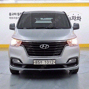스타렉스 5밴 중고차 그랜드 스타렉스 중고 차 은색 2020년식 5인승 모던 중고자동차