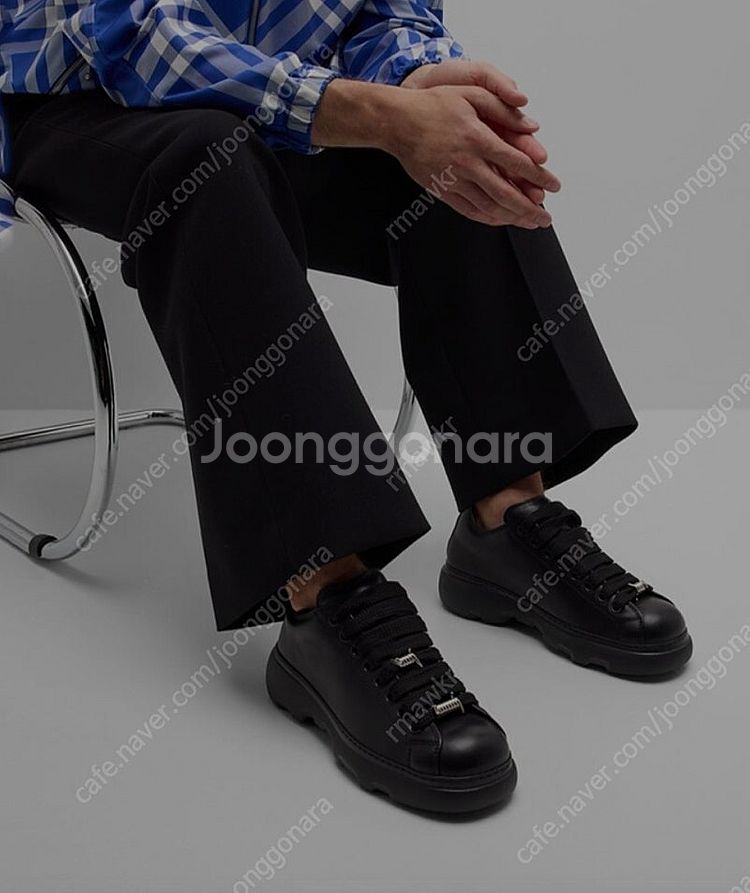 버버리 가죽 스니커즈 260 새제품 정품 판매합니다. ...--2