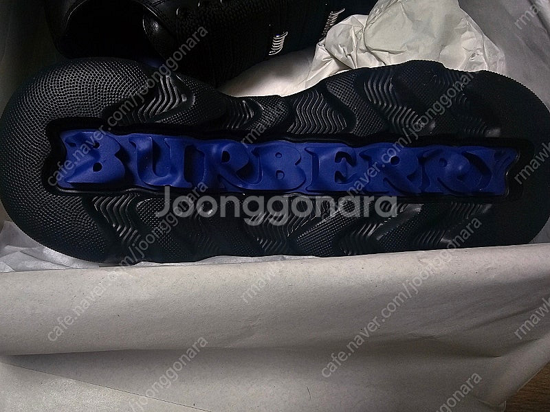 버버리 가죽 스니커즈 260 새제품 정품 판매합니다. ...--4