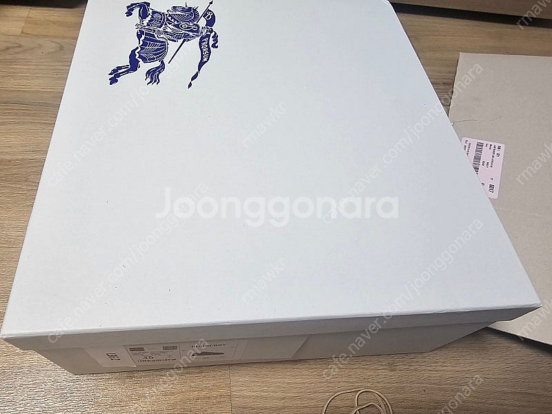 버버리 가죽 스니커즈 260 새제품 정품 판매합니다. ...--6