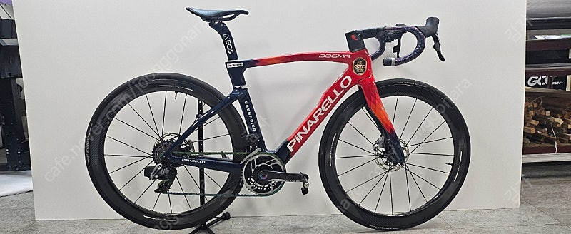 피나렐로 도그마F 이네오스 팀카 판매합니다--1