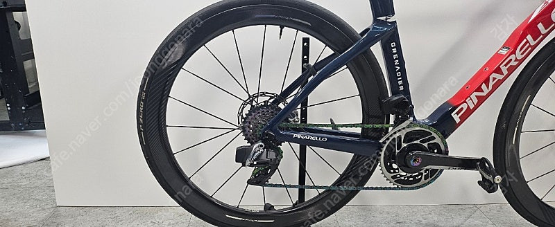 피나렐로 도그마F 이네오스 팀카 판매합니다--4