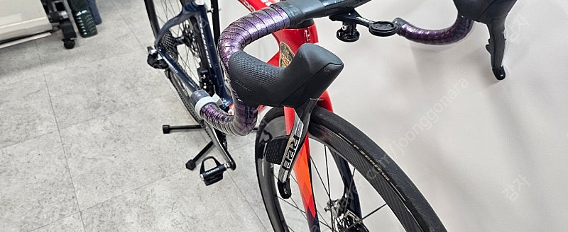 피나렐로 도그마F 이네오스 팀카 판매합니다--6