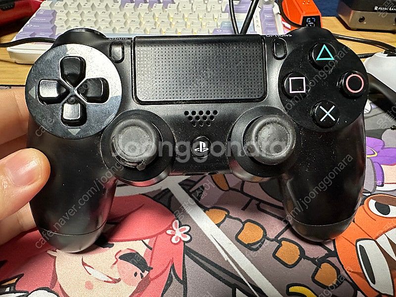 PS4 본체 및 패드 두 개,타이틀 8장 일괄 판매합니...--2