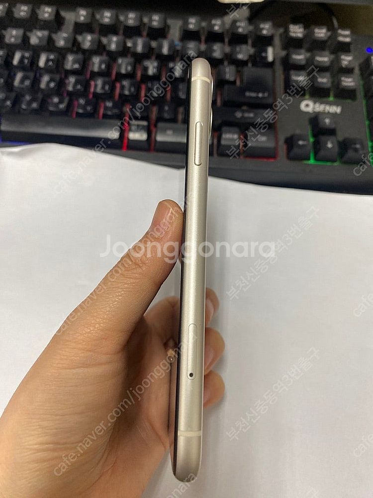 201672 아이폰11 화이트 AA급 128GB 무잔상...--5