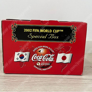 (미개봉) 2002 한일 월드컵 기념 360ml 알루미늄캔 6개와 한정판 뱃지8개 액자 리미티드 4064번째 박스제품 판매합니다.