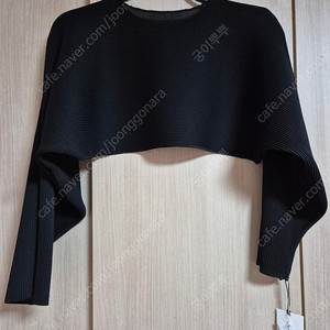 플리츠플리즈 미 이세이미야케 돌먼 크롭탑(새상품)