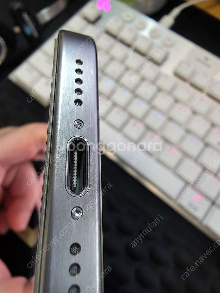 아이폰15pro 512g 흰색 판매합니다--0
