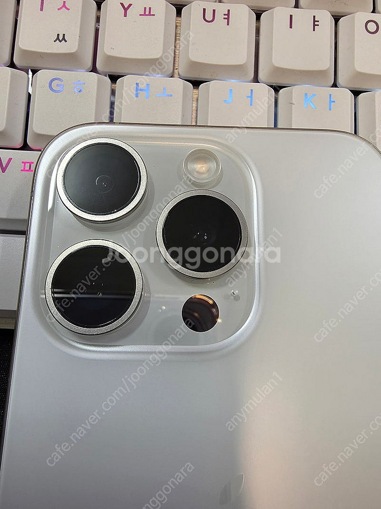 아이폰15pro 512g 흰색 판매합니다--1