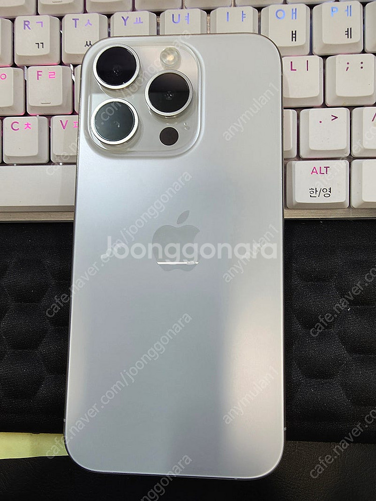 아이폰15pro 512g 흰색 판매합니다--2