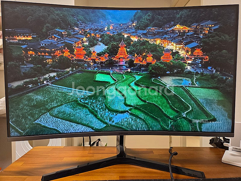 삼성 32인치 커브드 144Hz QHD 모니터--2