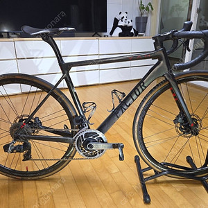 팩터(Factor) O2 VAM 로드바이크 완차 – SRAM RED / 보라 WTO 33 / 풀카본 하이엔드 세팅