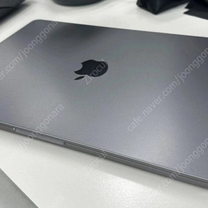 맥북에어m2(기본) 13인치로 m1pro 14인치 기본형으로 교환합니다.