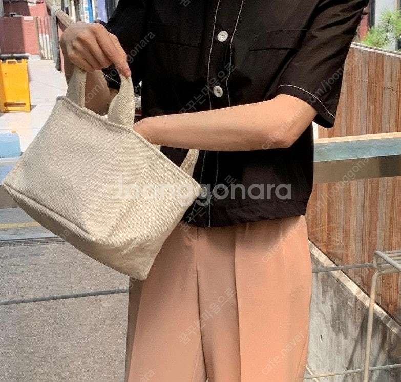 프롬비기닝 스티치 퍼프 블라우스--3