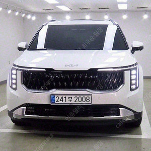 기아 더뉴 카니발 중고 가격 중고 카니발 흰색 2024년식 5,856km HEV 9인승 시그니처 중고차카페