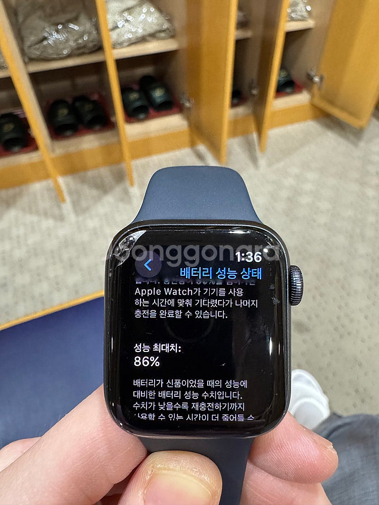 애플워치 SE 스페이스 그래이 색상, 40mm 모델입니...--2