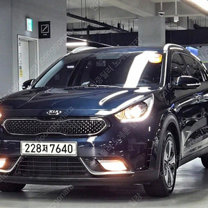 기아 니로 중고 니로 하이브리드 중고차 파란색 2019년식 57,958km 1.6 하이브리드 럭셔리 중고차구매