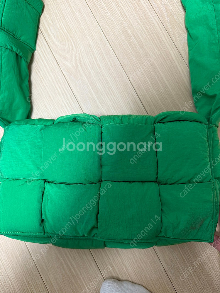 보테가베네타 패딩 카세트백 그린 판매--2