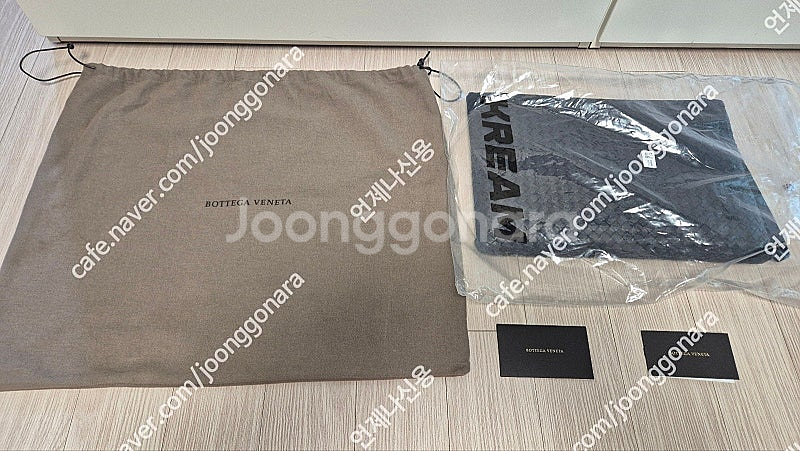 보테가클러치 라지(가장큰사이즈) 스트랩 정품인증 거의새...--0