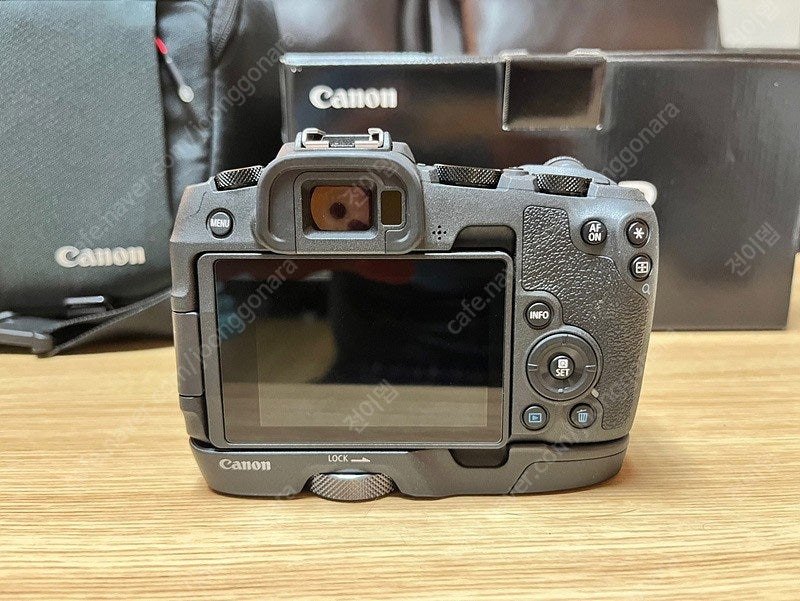 캐논 EOS RP S급 미러리스 카메라 팝니다(캐논정품가방+배터리2+세로정품그립)가격 한번더 조정합니다~! 이미지