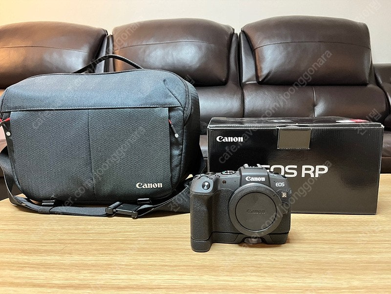 캐논 EOS RP S급 미러리스 카메라 팝니다(캐논정품가방+배터리2+세로정품그립)가격 한번더 조정합니다~! 이미지