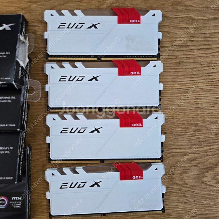 기가바이트 어로스 x570 AMD / 게일 RAM--4