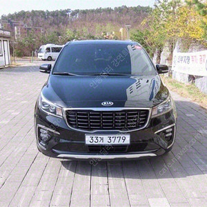 더뉴 카니발 중고 가격 중고 카니발 검정색 2019년식 디젤 7인승 리무진 VIP 중고차가격시세