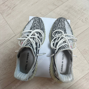아디다스 이지부스트 350v2 지브라