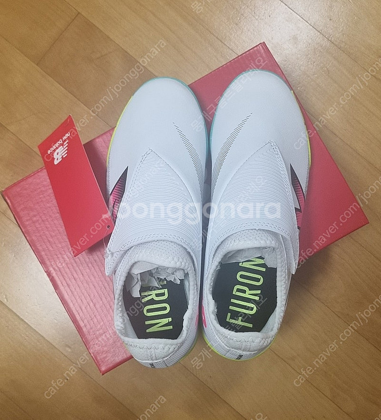 뉴발란스키즈 축구화 230--0