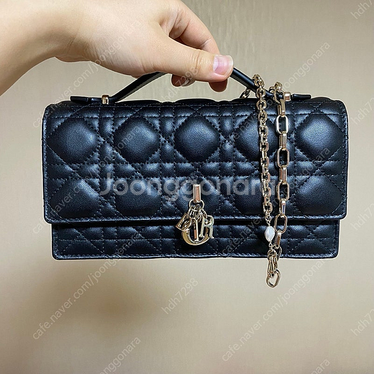 디올 My Dior 미니백 블랙 240만원에 판매합니다...--0