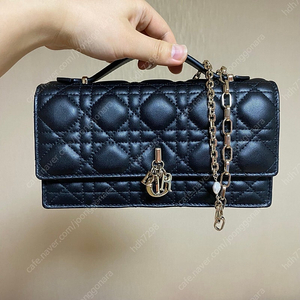 디올 My Dior 미니백 블랙 240만원에 판매합니다.