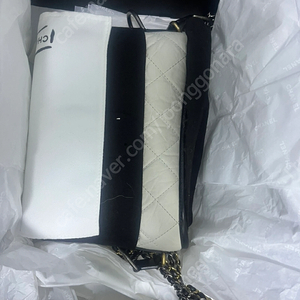 샤넬가브리엘호보스몰 흰검