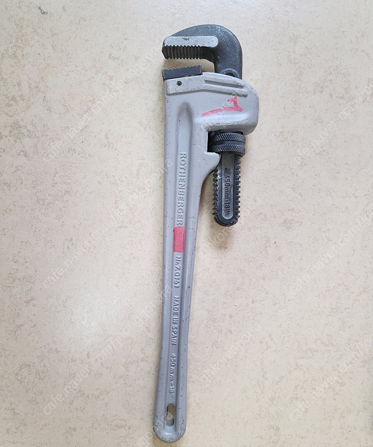 파이프렌치,일체형헤머(망치),빠루 총4개 판매합니다. 이미지