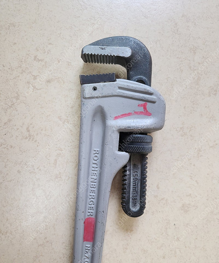 파이프렌치,일체형헤머(망치),빠루 총4개 판매합니다. 이미지