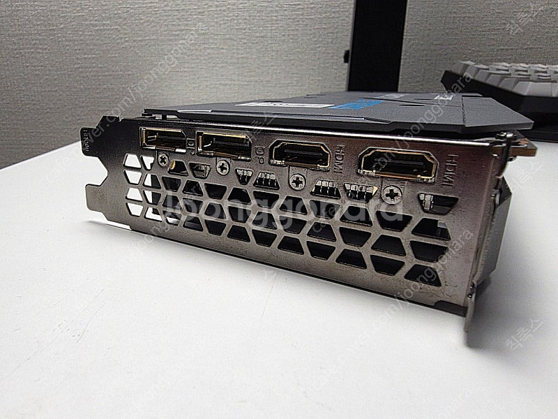 기가바이트 라데온 RX 6600XT 이글 그래픽카드--3