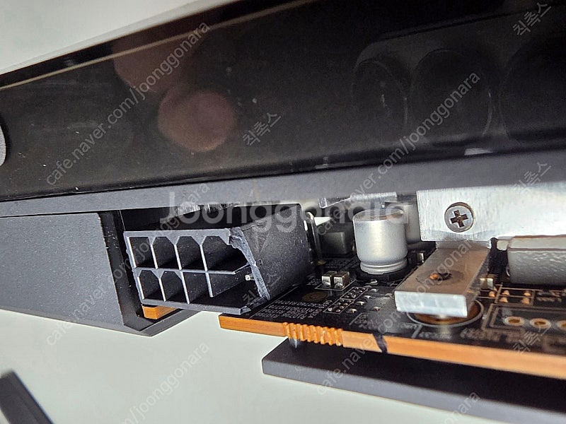 기가바이트 라데온 RX 6600XT 이글 그래픽카드--4