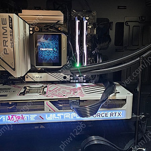 컬러풀 RTX 5070 ULTRA WHITE OC 팝니다