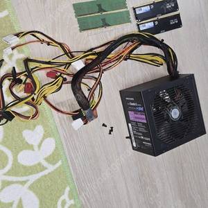 컴퓨터 업글해서 예전 컴퓨터 부품들 팝니다 (그래픽카드, 램, 파워서플라이)