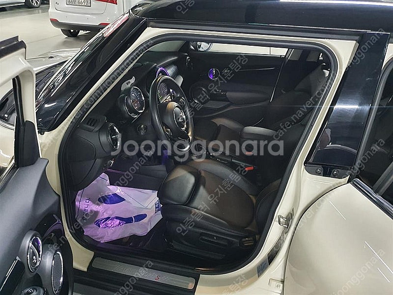 중고 미니쿠퍼 중고 가격 미니쿠퍼 5도어 중고 흰색 2016년식 76,892km 5도어 기본형 3세대 중고차 할부혜...--7