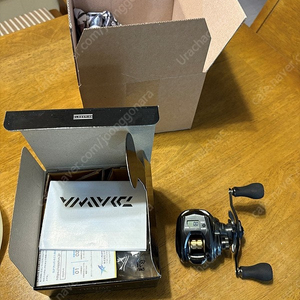 다이와 20 티에라 ic 100 (우핸) 직수품 베이트릴 팝니다