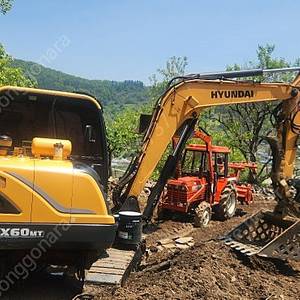 17년 4월식 현대 02 굴삭기 HX60MT 2300만원