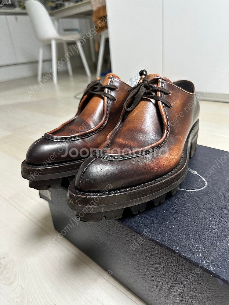 레어 프라다 정품 테라코타 260size 급처합니다--5