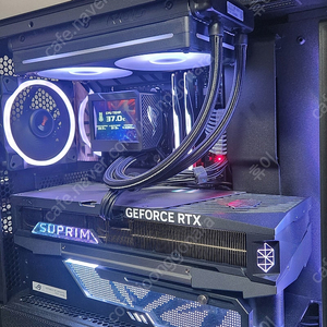 RTX5090 슈프림 판매합니다.