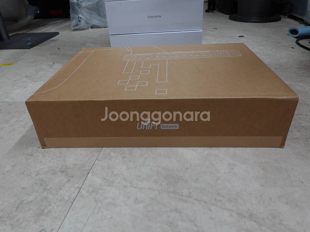 Ubiquiti Unifi U6 Enterprise A...--4