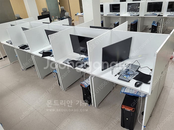 티엠사무실 책상들 (의자,파티션도있어요)--1
