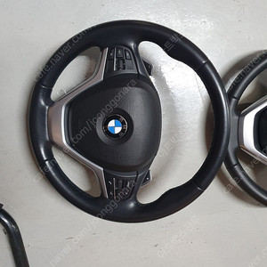 BMW F15에서 쓴 스포츠핸들 팝니다. 1 2 3 4시리즈 호환