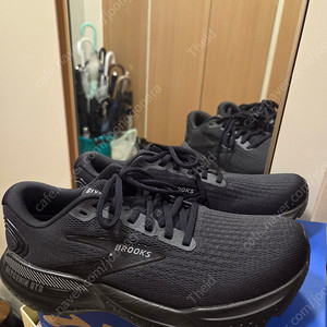 브룩스 글리세린 21 gts 255 싸게 팝니다.