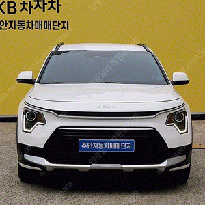 기아 니로 중고 니로 디 올 뉴 니로 중고차 흰색 2022년식 90,000km 트렌디 중고차카페
