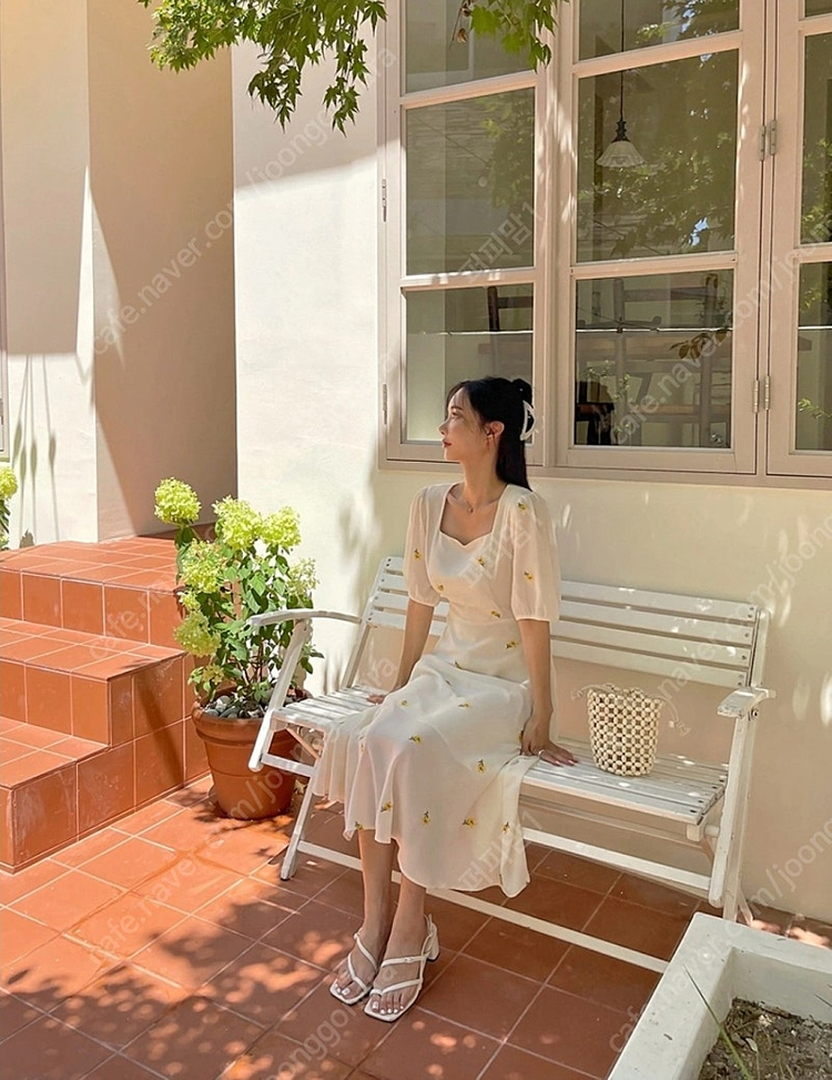 새상품급) 리리앤코 자수 롱 원피스 판매합니다 이미지